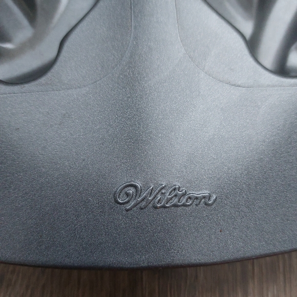 Wilton pretzel mold baking pan. - Picture 5 of 5